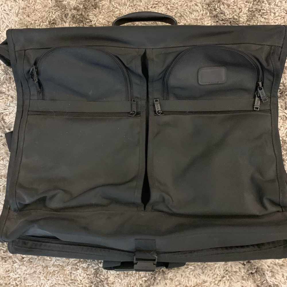 TUMI Alpha 231D3 Black Bi-Fold Garment Bag CarryOn